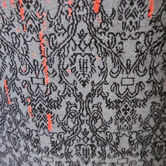 Exclusive red and purple demask pattern top - Picture 10 of 14